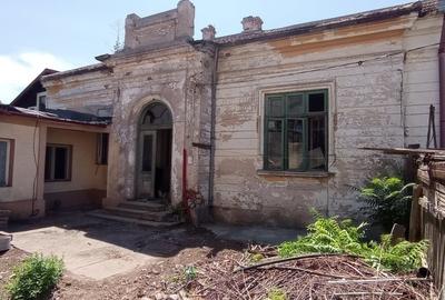 Casă cu 4 camere cu Teren 147 Mp în Central