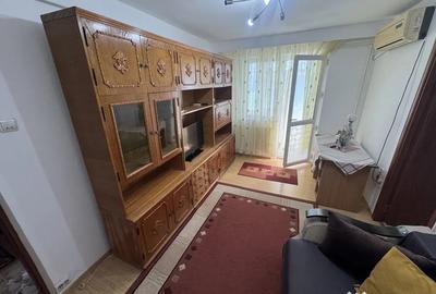 Apartament cu 2 camere semidecomandat în Casa de Cultură