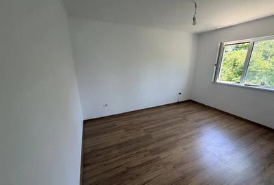 Casă cu 4 camere cu Teren 380 Mp în Mărgineni - 2