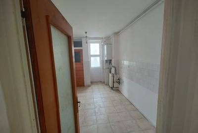 Apartament cu 3 camere decomandat în Griviței