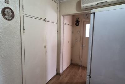 Apartament cu 2 camere decomandat în Rovine