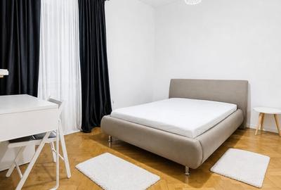 Apartament cu 4 camere în P-ța Universității