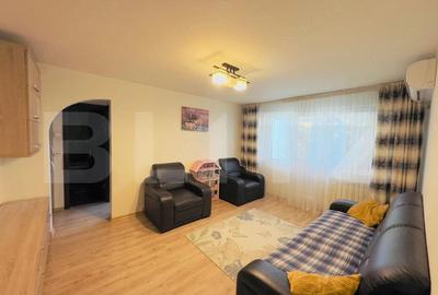 Apartament cu 3 camere semidecomandat în Central