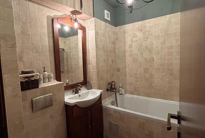 Apartament cu 3 camere decomandat în Motru
