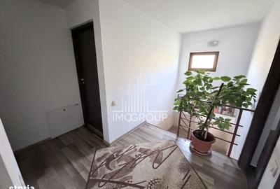 Casă cu 4 camere decomandat în Central