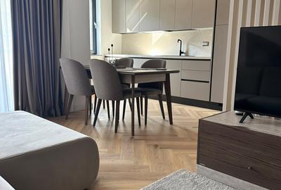 Apartament cu 3 camere semidecomandat, mobilat în Pipera