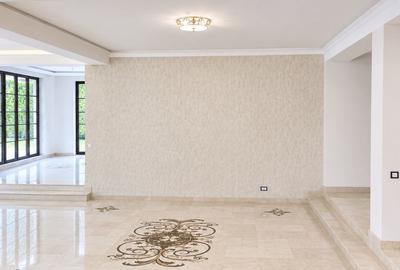 Casă cu 10 camere cu Teren 639 Mp în Central