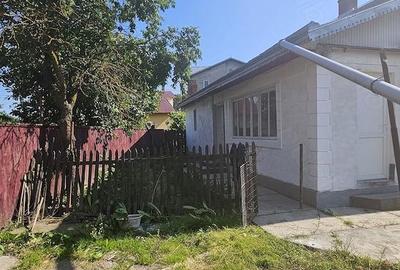 Casă cu 4 camere cu Teren 1800 Mp în Central - 1