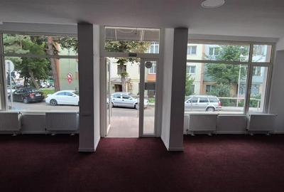 Spațiu comercial, de 57 mp, în Universității - 9