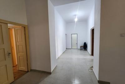 Apartament cu 3 camere decomandat în P-ța Unirii - 3