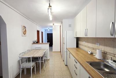 Apartament cu 3 camere decomandat în Tractorul - 3