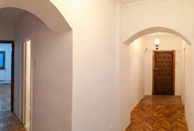 Apartament cu 4 camere decomandat în Central - 1