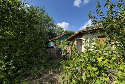 Casă cu 4 camere în Perișoru
