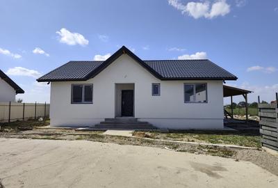 Casă individuală cu 4 camere cu Teren 400 Mp în Crevedia
