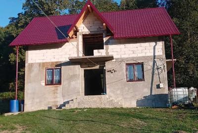 Casă cu 4 camere cu Teren 1275 Mp în Poiana