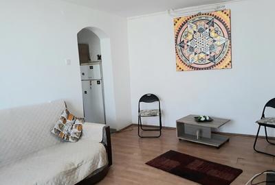 Apartament cu 2 camere decomandat în Tei