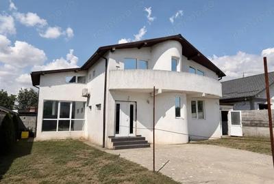 Casă cu Teren 470 Mp în Central - 2