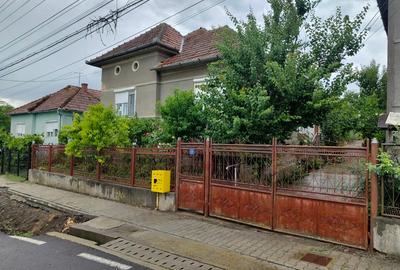 Casă individuală cu 4 camere cu Teren 1318 Mp în Central - 1
