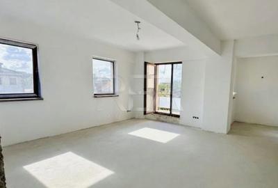 Apartament cu 3 camere decomandat în Aviației
