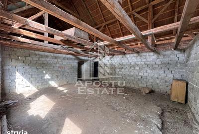 Casă cu Teren 1439 Mp în Central - 13