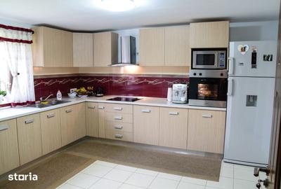 Casă cu 5 camere cu Teren 670 Mp în Central - 4