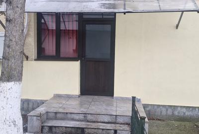 Apartament cu 3 camere semidecomandat în Central - 4
