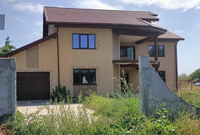 Casă cu 5 camere cu Canalizare în Vest - 1