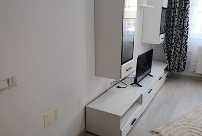 Garsonieră decomandată în Roșu