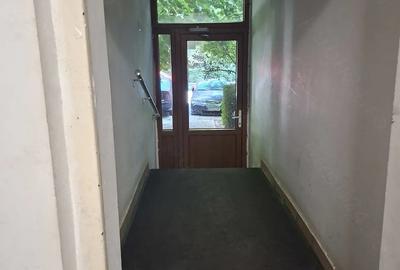 Apartament cu 3 camere decomandat în Tineretului