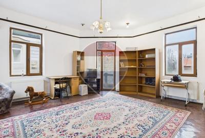 Apartament cu 3 camere în Universitate