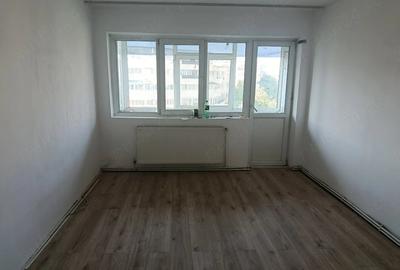 Apartament cu 3 camere decomandat în Obor - 1