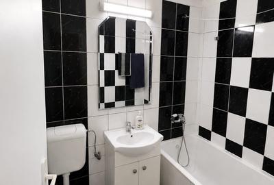 Garsonieră decomandată în Far
