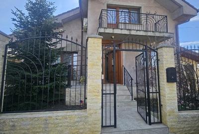 Casă cu 4 camere cu Teren 700 Mp în Cihei
