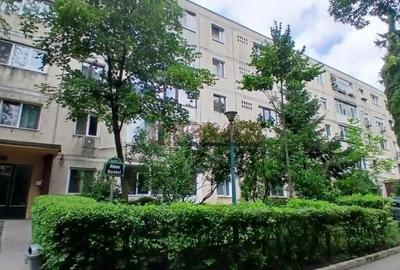 Apartament cu 3 camere semidecomandat în Brâncoveanu