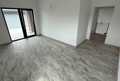 Casă cu 4 camere cu Teren 338 Mp în Central