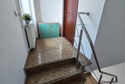 Casă cu 5 camere cu Teren 240 Mp în Vitan - 2