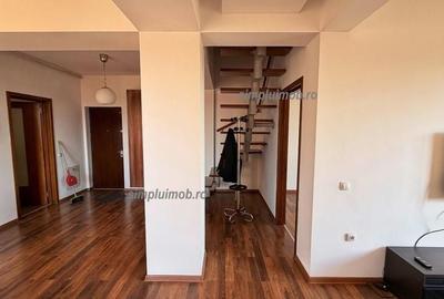 Apartament cu 4 camere semidecomandat în Central