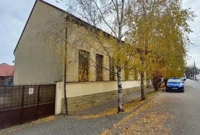 Casă cu 6 camere cu Teren 1330 Mp în Central - 2