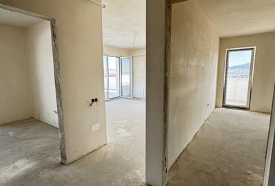Apartament cu 3 camere semidecomandat în Florești