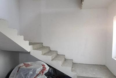 Casă cu 5 camere cu Teren 2000 Mp în Popești - 1