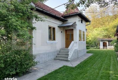Casă cu 6 camere cu Teren 1056 Mp în Malu cu Flori - 2
