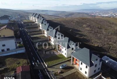 Casă cu 4 camere în Dezmir
