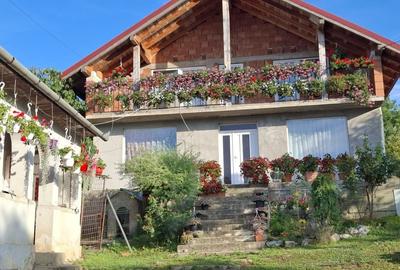 Casă cu 4 camere în Vișea