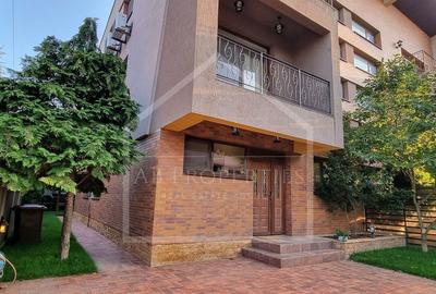 Casă individuală cu 5 camere cu Canalizare în Băneasa