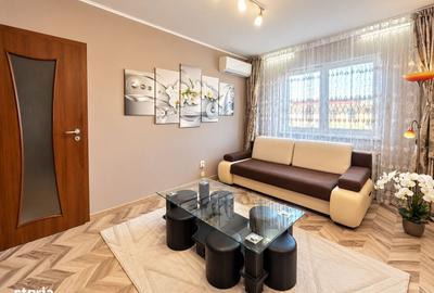 Apartament cu 3 camere semidecomandat în Florilor