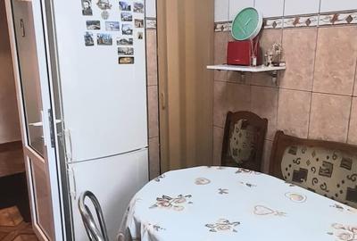 Apartament cu 4 camere decomandat, mobilat în CET - 7