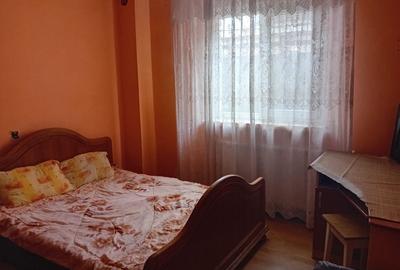 Casă cu 3 camere în 1 Decembrie