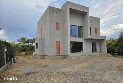 Casă cu 4 camere cu Teren 1300 Mp în Răzvad