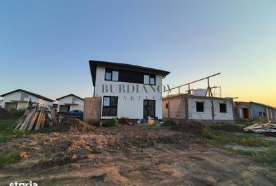Casă cu 4 camere cu Teren 310 Mp în Central