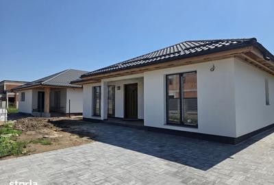 Casă cu 4 camere cu Teren 557 Mp în Central